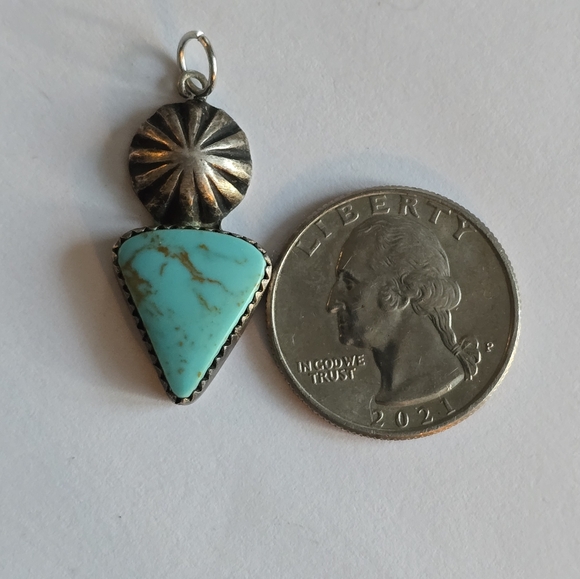Vintage pendant charm Southwestern style concho silver tone turquoise color - Picture 8 of 10